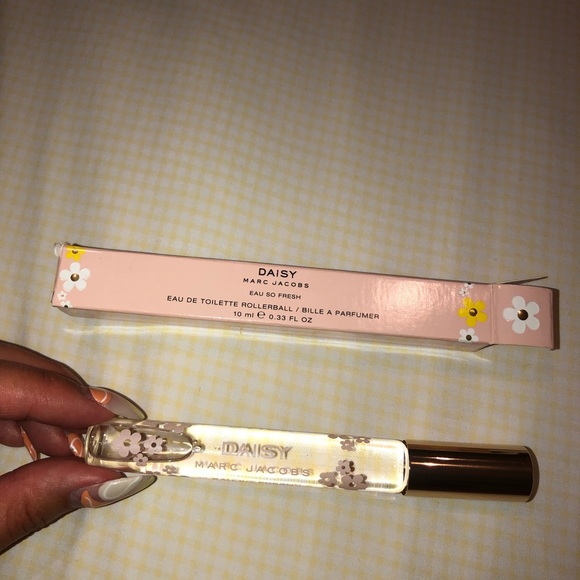 Marc Jacobs Daisy Eau So Fresh 10ml Rollerball - Picture 2 of 4